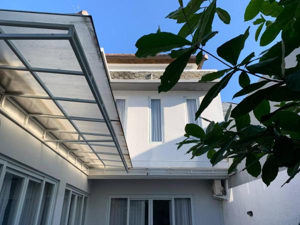 Friends Uluwatu Villa, Varaa  Edulliset hotellit Bali:ssä