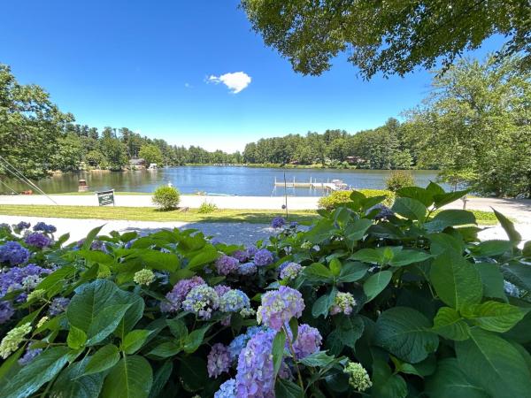 Mountain Lake Cottages, Varaa  Hendersonville Pohjois-Carolina
