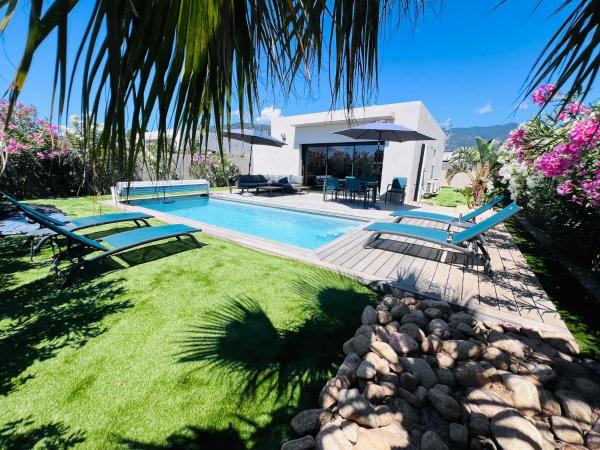 Villa KAÏS, Varaa  Lecci hotellit, joissa on uima-allas, Uima-allas
