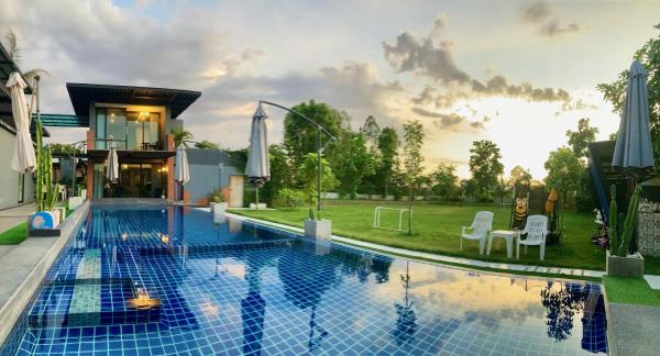 PP Pool Villa Home, Varaa  North-Eastern Thailand hotellit, joissa on uima-allas, Uima-allas