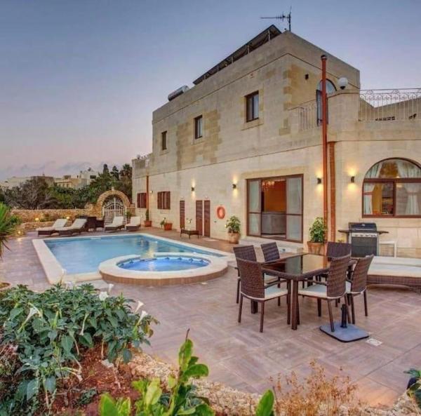 Country Views Villa, Varaa Villa Victoria Gozo