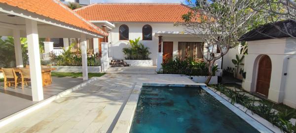 Villa Mamina, Varaa  Bali hotellit, joissa on uima-allas, Uima-allas