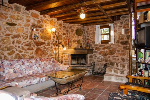 Stone House - Medieval Greek Village, Varaa  Avgonyma Hios
