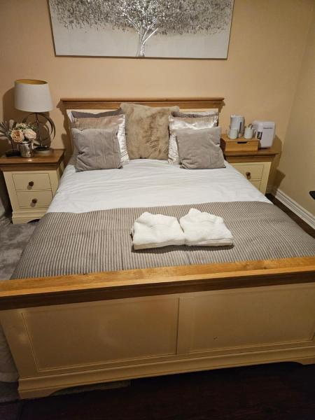 Elite Room at New Forest Village, Varaa  Robin Hood West Yorkshire