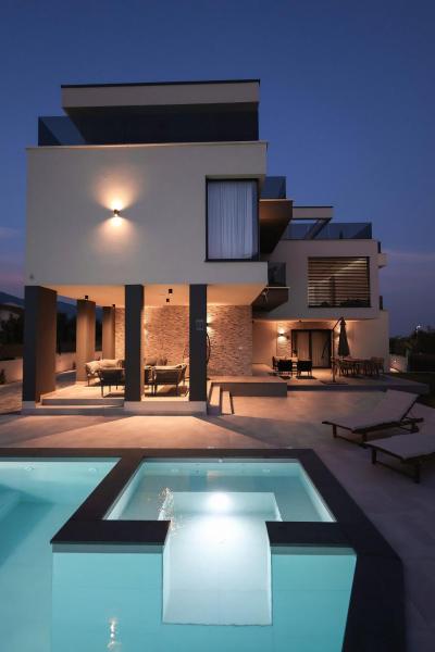 Villa Amare Apartments, Varaa Huoneisto Split-Dalmatia hotellit, joissa on uima-allas, Uima-allas