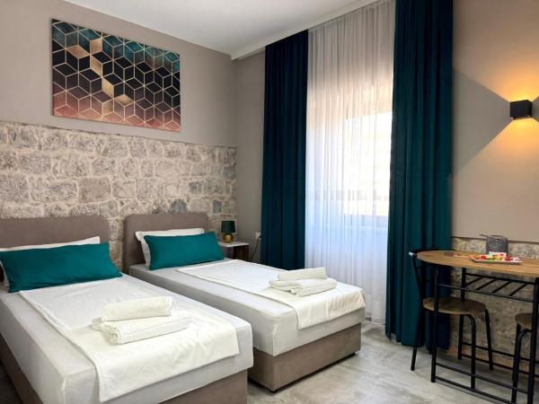 Apartments Jelović, Varaa Huoneisto Hotellit Split-Dalmatia pysäköinnillä, Pysäköinti
