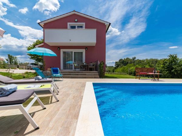Villa May, Varaa Villa Kringa hotellit, joissa on uima-allas, Uima-allas