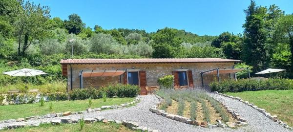i due cipressi - Bed & Breakfast, Varaa  Santa Fiora hotellit, joissa on uima-allas, Uima-allas
