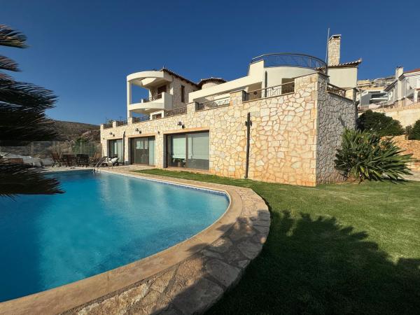 Stone Villa Saronida, Varaa  Saronida hotellit, joissa on uima-allas, Uima-allas