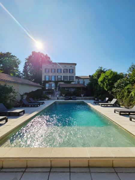 La Maison Chaleureuse, Varaa  Festalemps hotellit, joissa on uima-allas, Uima-allas