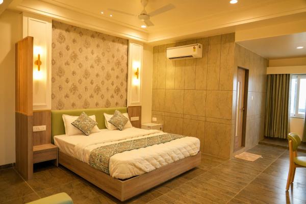 Hotel El Lujo, Varaa  Pālanpur Gujarat