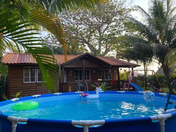 Hermosa Cabaña en Marbella!Omoa, Cortès, Varaa  Omoa hotellit, joissa on uima-allas, Uima-allas
