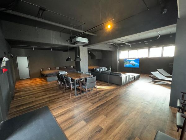 Black Villa Naha 最大8名宿泊可 136平米 美栄橋駅 徒歩1分 国際通り 徒歩7分, Varaa  Tomari Okinawa