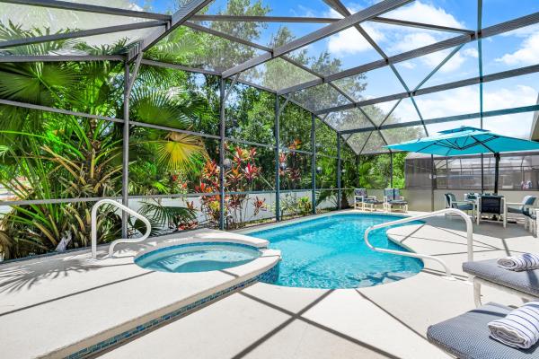 South Facing Pool with Spa and a Game Room in Prime Location Near Disney, Varaa  SPA-hotellit kohteessa Florida, SPA