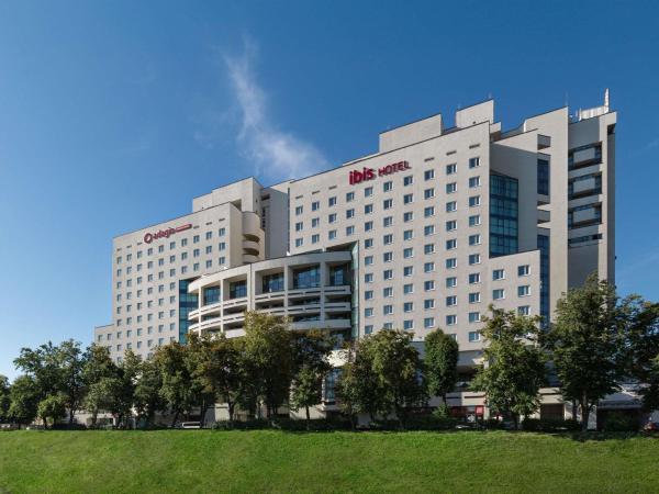 ibis Kyiv Beresteiska, Varaa  Kiova hotellit, joissa on pysäköinti, Pysäköinti