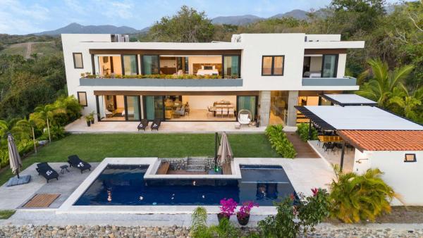 Near Punta Mita - Gorgeous Modern Villa, Varaa  Nayarit hotellit, joissa on uima-allas, Uima-allas