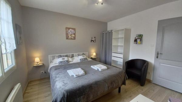 Entre Loire et Cher Chambres d'Hôtes, Varaa  Sologne hotellit, joissa on uima-allas, Uima-allas