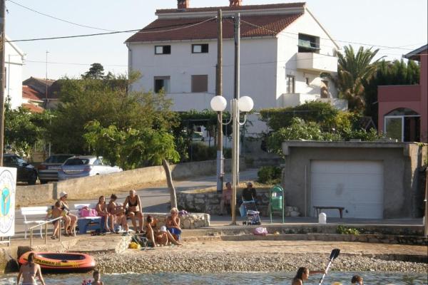 Apartments by the sea Ugljan - 8301, Varaa  Ugljan Ugljan Island