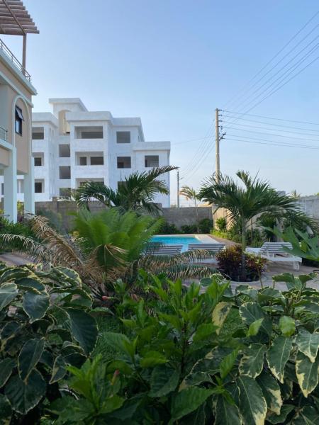 By the sea Apartments, Varaa Huoneisto Coast Region hotellit, joissa on uima-allas, Uima-allas