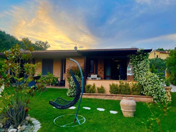 Villa SARA il giardino di Dafne, Varaa  Umbria hotellit, joissa on pysäköinti, Pysäköinti