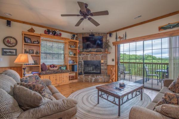 2BR Village At Indian Point 1705 near SDC, Varaa  Missouri hotellit, joissa on pysäköinti, Pysäköinti