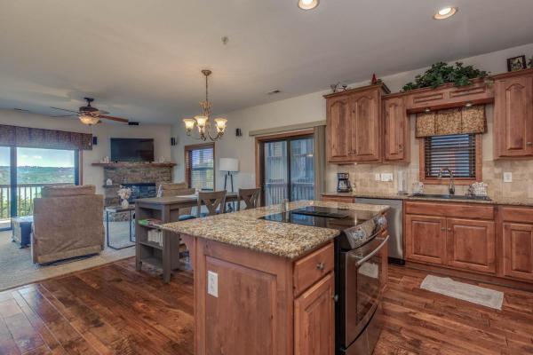 2BR Village At Indian Point 1604 near SDC, Varaa  Missouri hotellit, joissa on pysäköinti, Pysäköinti