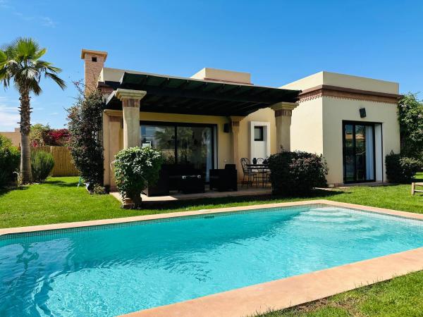 Villa 228 Dyar Shemsi, Varaa  Hotellit Souss-Massa-Draa uima-altaalla, Uima-allas
