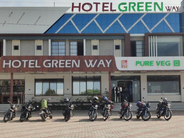 Hotel Green Way, Varaa   