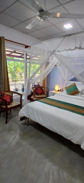 Surf Side Komari, Varaa  Arugam 