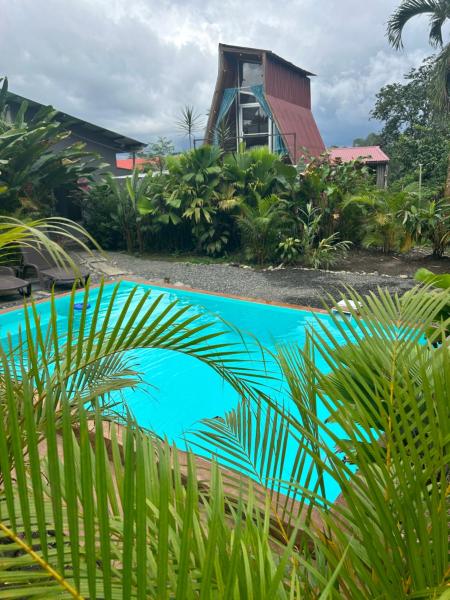 IkI Tiny Villa, Varaa  Hotellit Alajuela uima-altaalla, Uima-allas