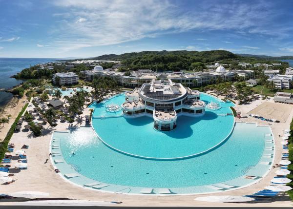 The Signature Level at Grand Palladium Lady Hamilton Resort & Spa- All Inclusive, Varaa  Hotellit Hanover uima-altaalla, Uima-allas