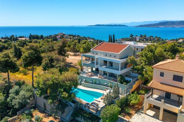 Lianas Dreamy Villa near Porto Heli, Varaa  Hotellit Peloponnesos uima-altaalla, Uima-allas