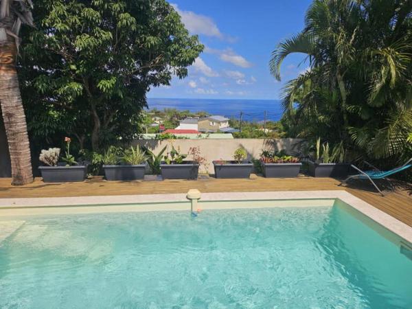 Villa crecerelles - maison manapany Saint-Joseph, Varaa  Hotellit Saint-Joseph uima-altaalla, Uima-allas