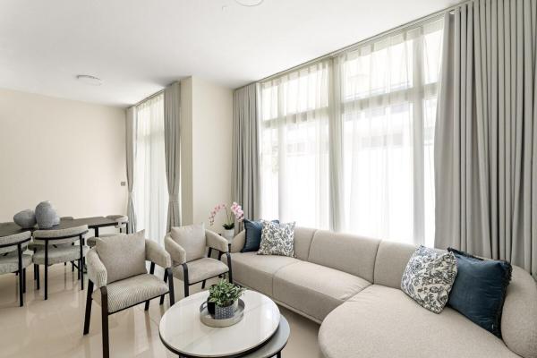Tranquil 3BR Villa with Malibu Beach Access, Varaa  Dubai 