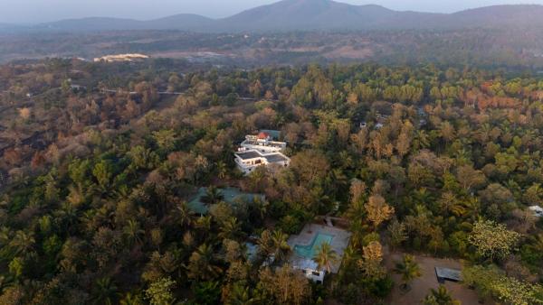 The Peacock Village Eco Resort & Spa, Varaa  Amrutūr hotellit, joissa on uima-allas, Uima-allas