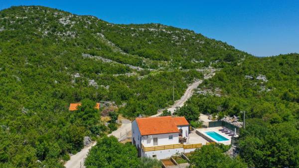 Villa Sanja in Makarska by Villas Guide, Varaa  Split-Dalmatia hotellit, joissa on uima-allas, Uima-allas
