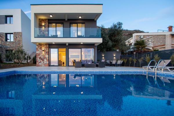 Villa Aurora Azure - Luxury Infinity Pool Resort, Varaa  Katun-Rezevici Budva County