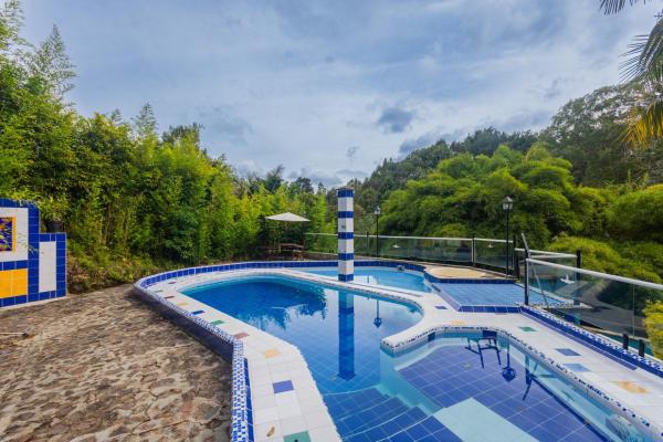 Finca Hotel Santo Tomas Campestre, Varaa  Hotellit Antioquia uima-altaalla, Uima-allas