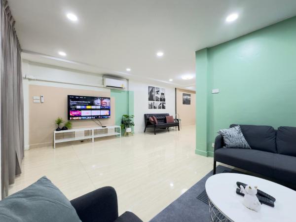 日韩旅游区市中心5房别墅民宿, Varaa  Central Thailand hotellit, joissa on pysäköinti, Pysäköinti