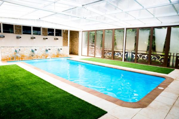 CASAS RURALES Vado del Rio Tus, Varaa  Castilla-La Mancha hotellit, joissa on uima-allas, Uima-allas