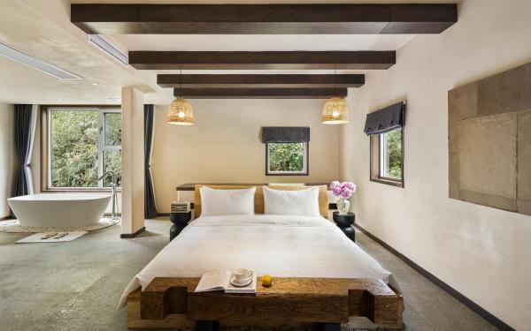 Yangshuo One Thousand and One Courtyard Views B&B, Varaa  Guangxi hotellit, joissa on uima-allas, Uima-allas