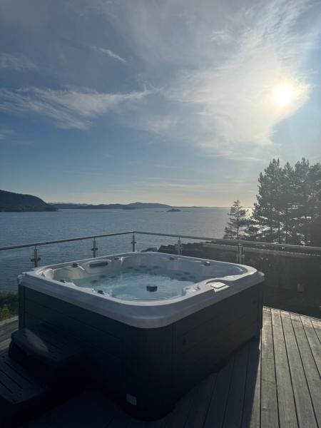 The Pulpit Rock Villa with sea view & jakuzzi, Varaa  Strand Rogaland