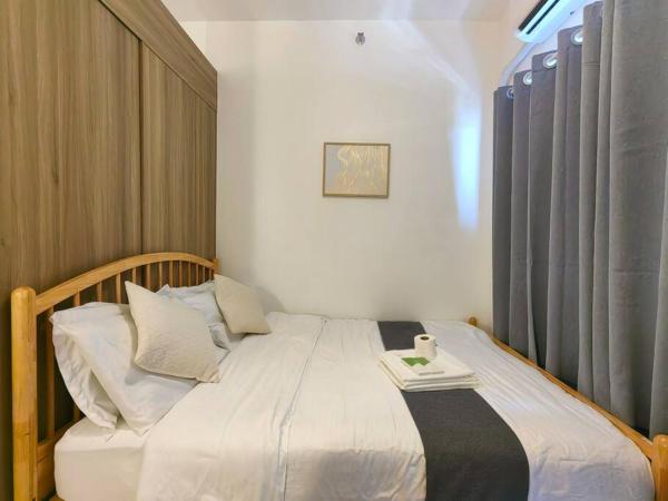 1BR Condotel with Balcony at FAME Residences #FM55, Varaa  Luzon hotellit, joissa on uima-allas, Uima-allas