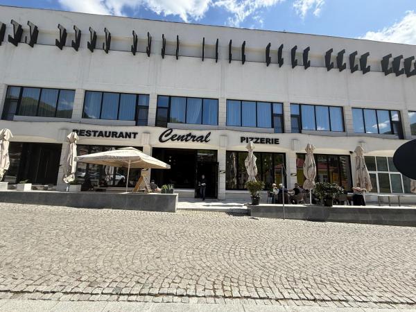 Complex Turistic Central, Varaa  Hotellit Carpathians - Romania uima-altaalla, Uima-allas
