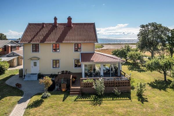 Hus nära havet, Varaa   