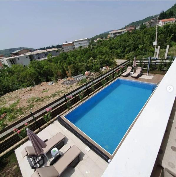 lux apartmani Porte Nouva, Varaa  Bar County hotellit, joissa on uima-allas, Uima-allas