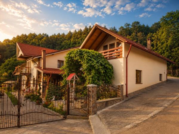 Casa TOP, Varaa   