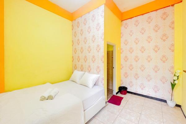 Sion Homestay Mitra RedDoorz near Terminal Kertajaya Mojokerto, Varaa Hotelli Brangkal East Java
