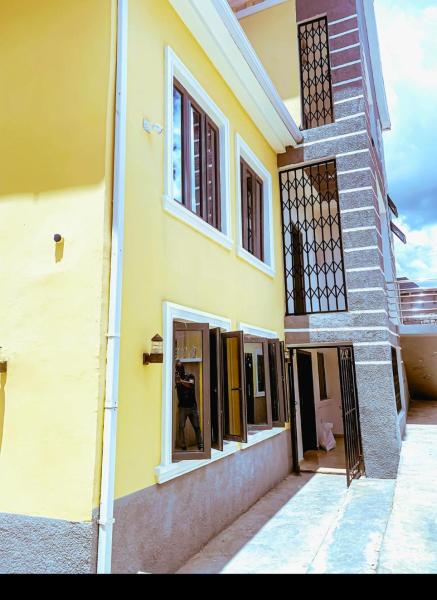Select Elegant 3 Rooms 3 sized king-bed @ Abuja FCT, Varaa  Abuja Bwari