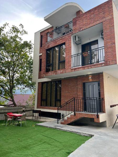 Villa for families and friends 3, Varaa  Tbilisi Region hotellit, joissa on pysäköinti, Pysäköinti